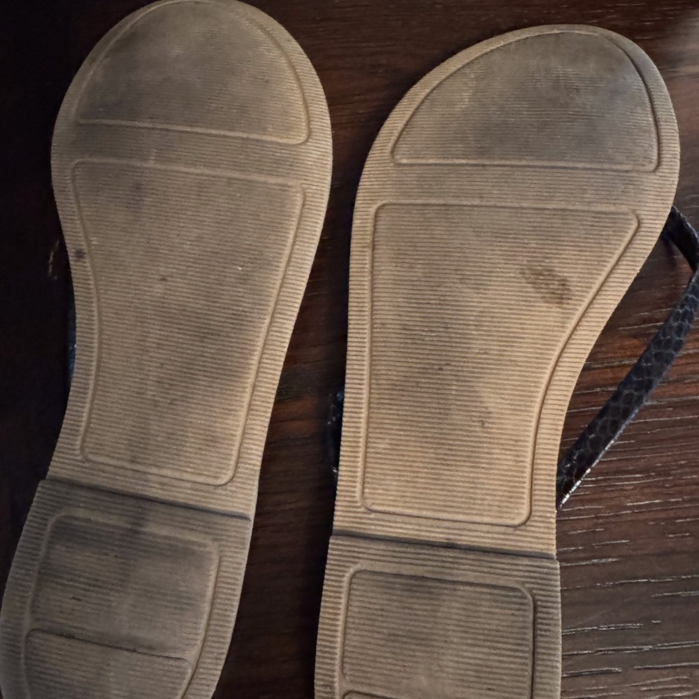 Old Navy Black and Tan Women's Sandals - Picture 3 of 3